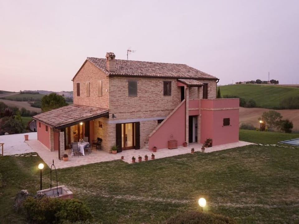 Villa mit privatem Pool in der Nähe der adriatischen Strände Vacation rental in Marche
