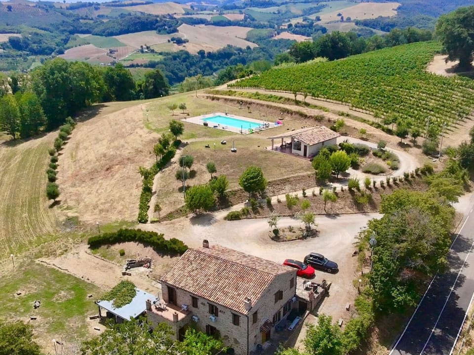 Villa mit privatem Pool und atemberaubender Aussicht Vacation rental in Marche