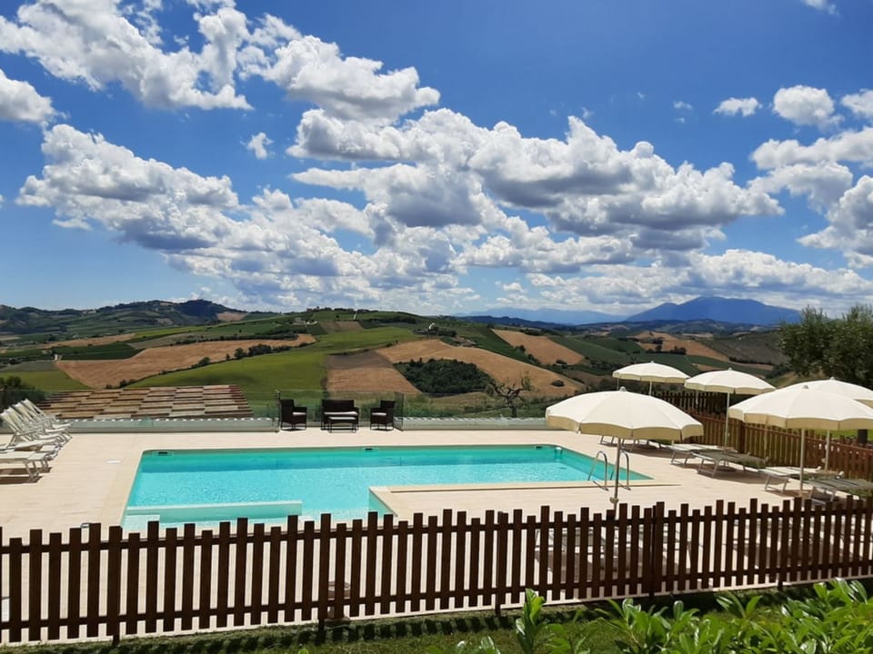 Villa mit atemberaubender Aussicht und privatem Pool Vacation rental in Marche
