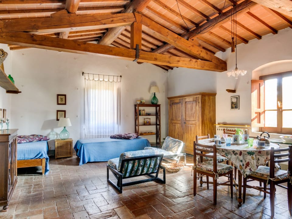 'Yellow House Apartment in Tuscany
