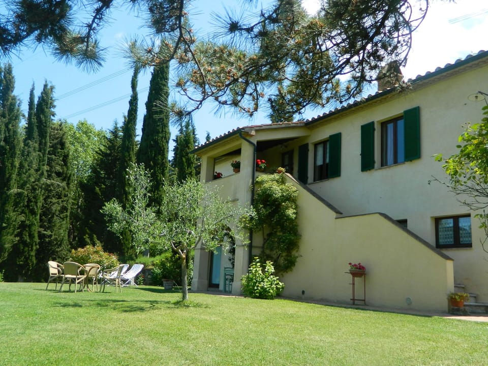 Haus Claudia mit schönem Garten Apartment in Tuscany