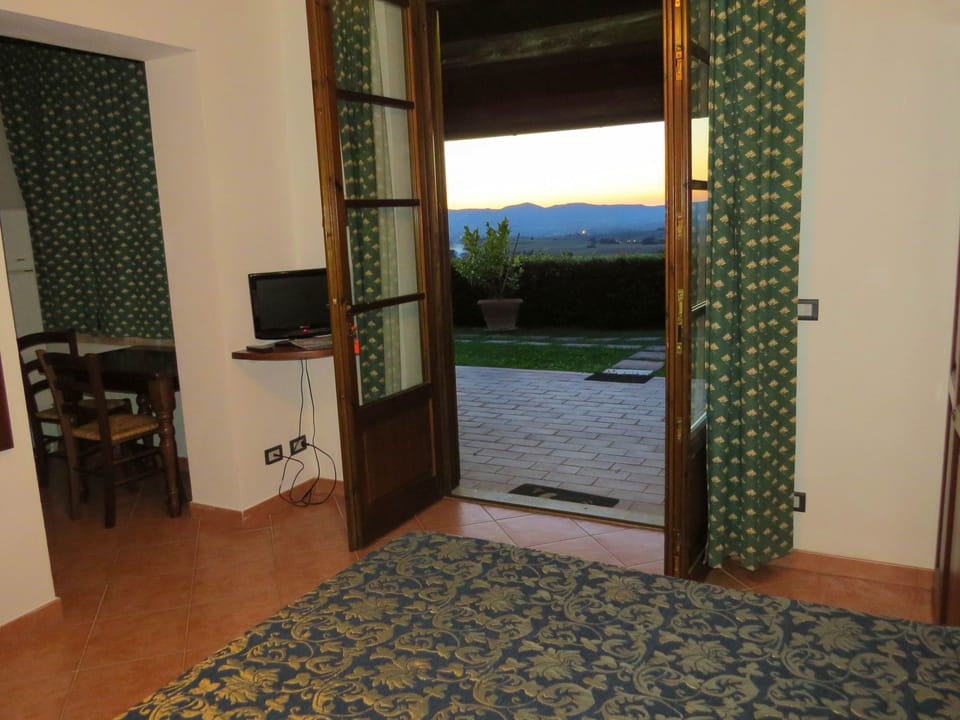 Studio-Apartment mit privatem Garten und Panoram Apartment in Tuscany
