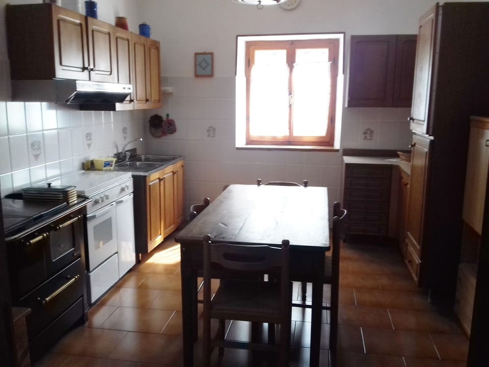 Kitchen / Dining Room