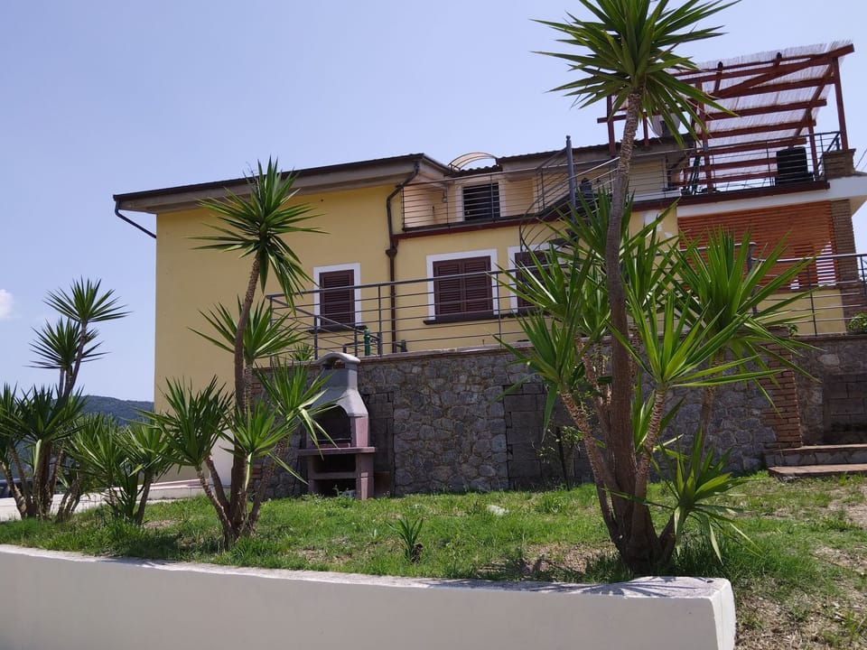 Appartement in Caprioli mit Garten, Terrasse und Grill Apartment in Campania