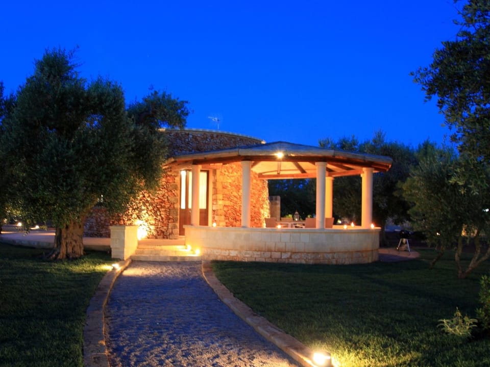 I FURNEDDHRI - Wohnstruktur bestehend aus 4 Trulli mit Schwimmbad Vacation rental in Apulia