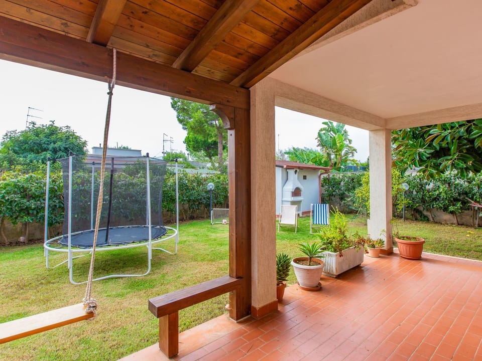 Flacher Rasen links Apartment in Specchiolla