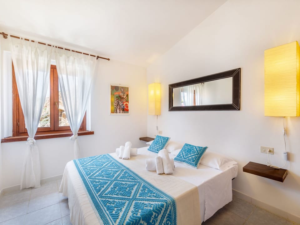 Suite mit natürlichem Hydromassage-Pool und Meerblick. Vacation rental in Sardinia