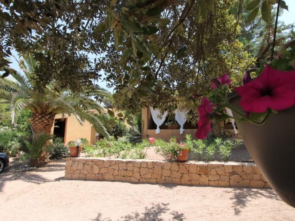 in Costa Paradiso mit Terrasse und Grill Vacation rental in Sardinia