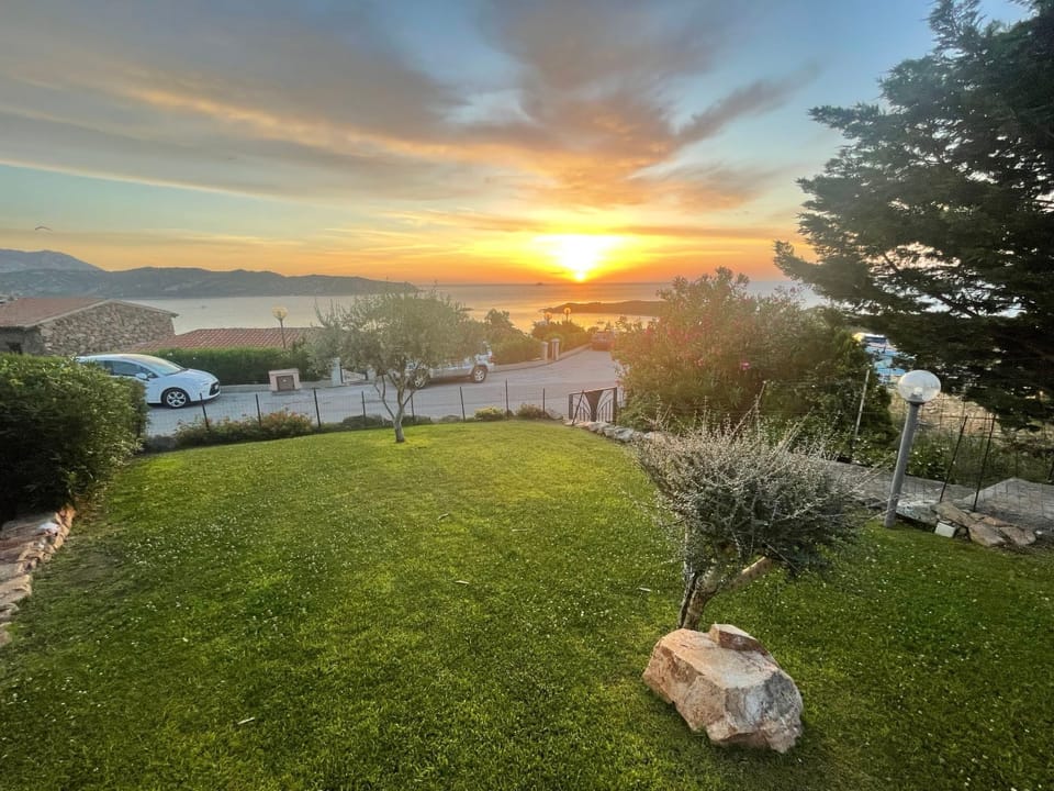 Blue Dawn. Eindrucksvolle Meersicht Coda Cavallo Apartment in Sardinia
