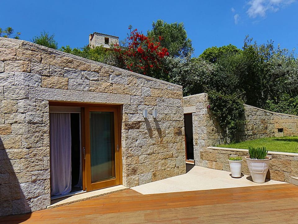 Villa Bonnie, Meerblick, Schwimmbad mit Jacuzzi Vacation rental in Sardinia
