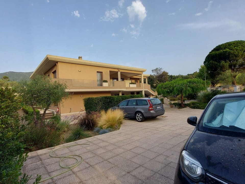 Villa Luigi, Unterkunft in der Villa, Parkplatz, Wallbox Apartment in Sardinia