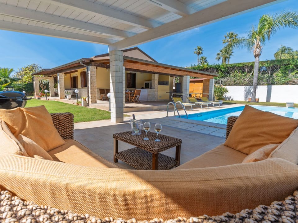 Sterlizia, Villa mit Pool in Meeresnähe Vacation rental in Sicily