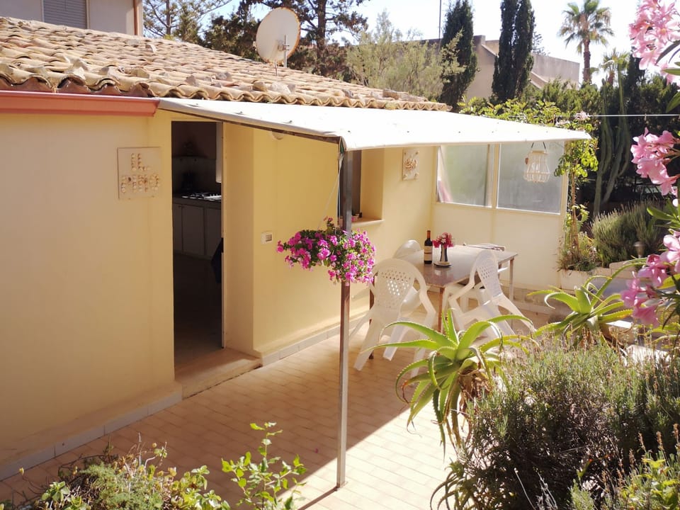 Kleines ruhiges Ferienhaus direkt am Meer Vacation rental in Marina di Modica