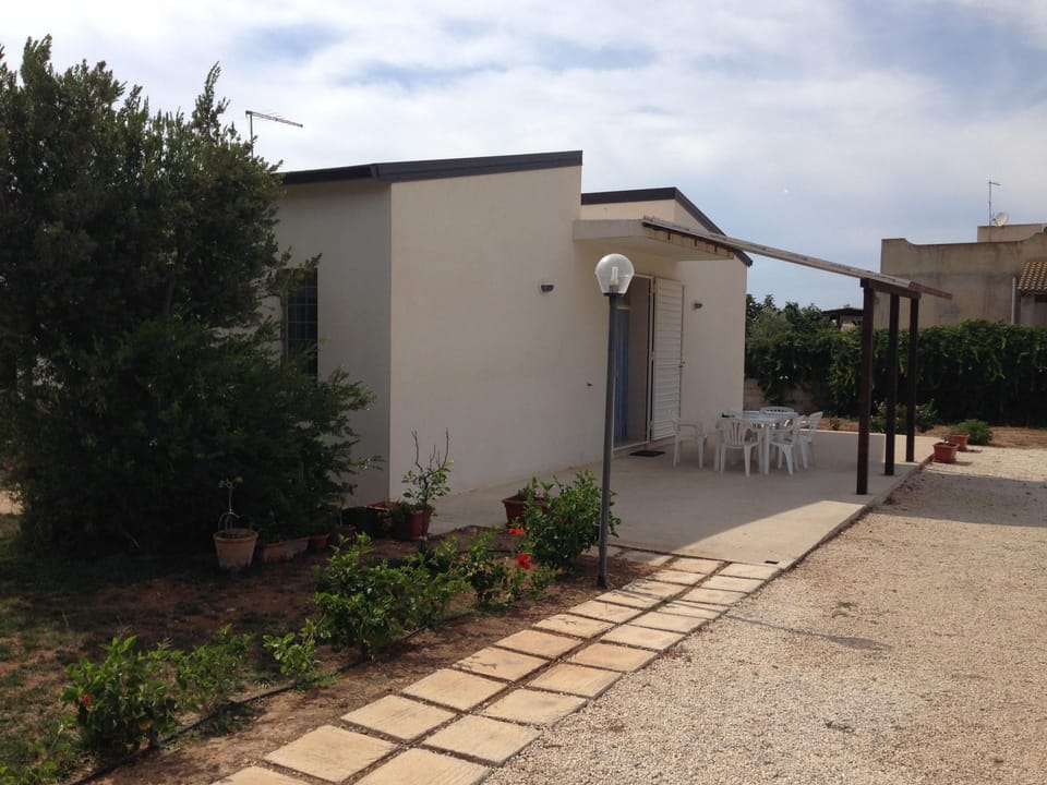 ebenerdig auch für Rollstuhlfahrer geeignet mit Terrasse und Parkplatz Vacation rental in Sicily