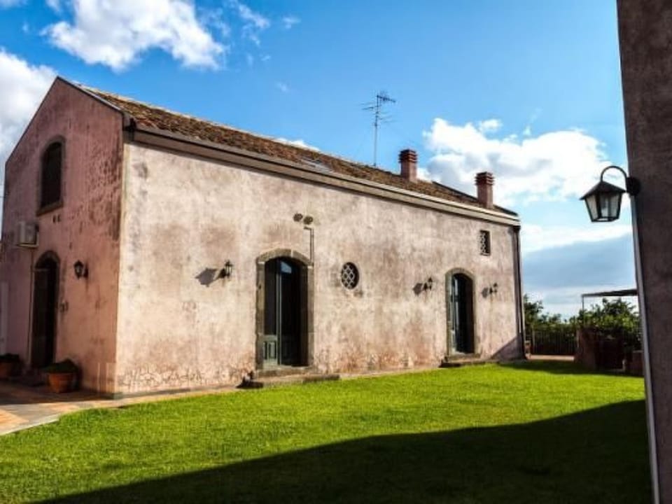 'Cedar' mit Wasserblick Vacation rental in Sicily