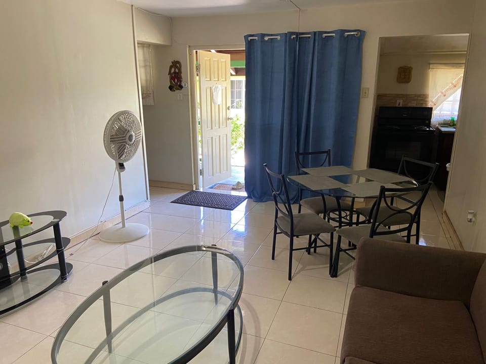 "Peaceful Escape" mit Terrasse Apartment in Montego Bay