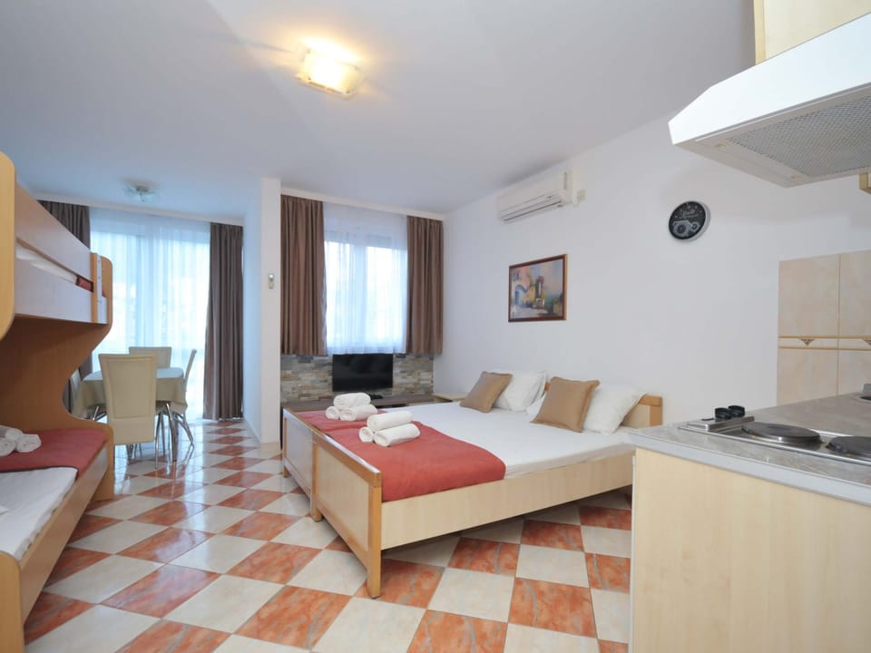 Charmante Wohnung in Centar mit französischem Balkon Apartment in Budva