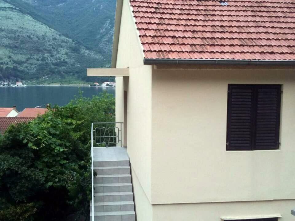 Ruhiger Ort im Herzen einer Bucht Apartment in Dobrota