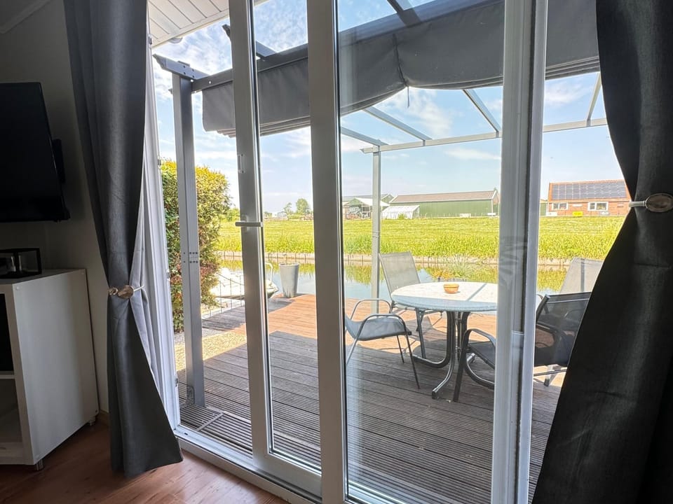 Ela mit Holzgrill, Garten und Terrasse Vacation rental in Flevoland, Netherlands