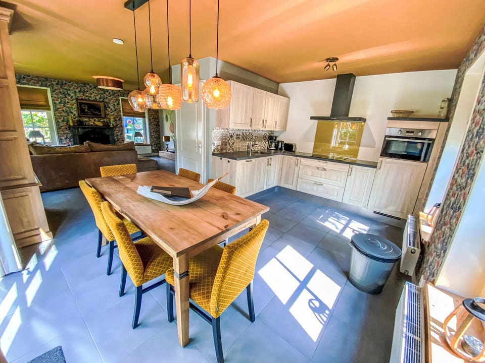 Kitchen / Dining Room