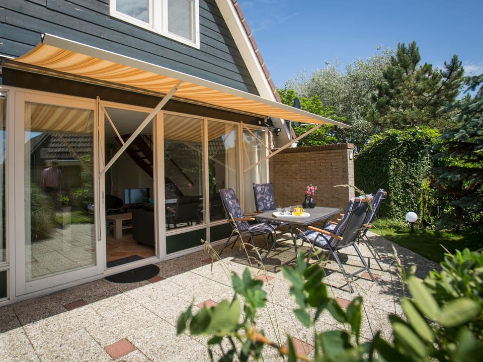 "Casa Juliana" mit privatem Garten Vacation rental in Julianadorp
