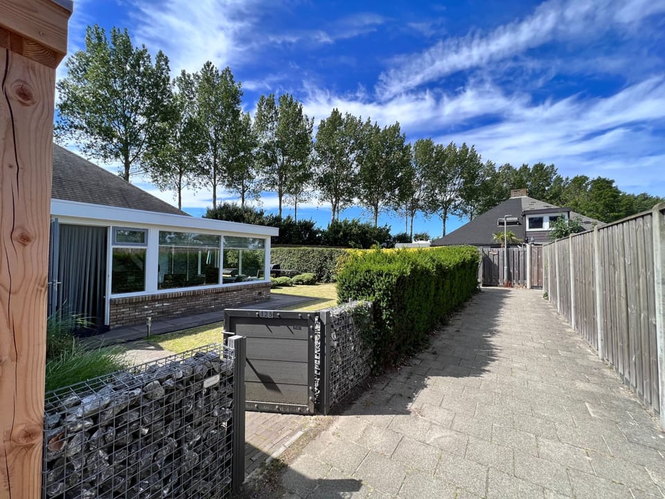 COSY HOUSE SITUATED IN A TRANQUIL NATURE AREA Vacation rental in Zeeland, Netherlands