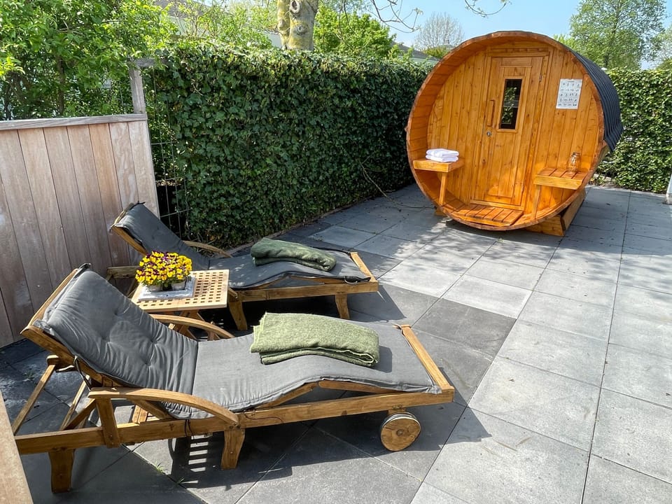 mit Außen-Sauna und Außen-Whirlpool Vacation rental in Friesland, Netherlands