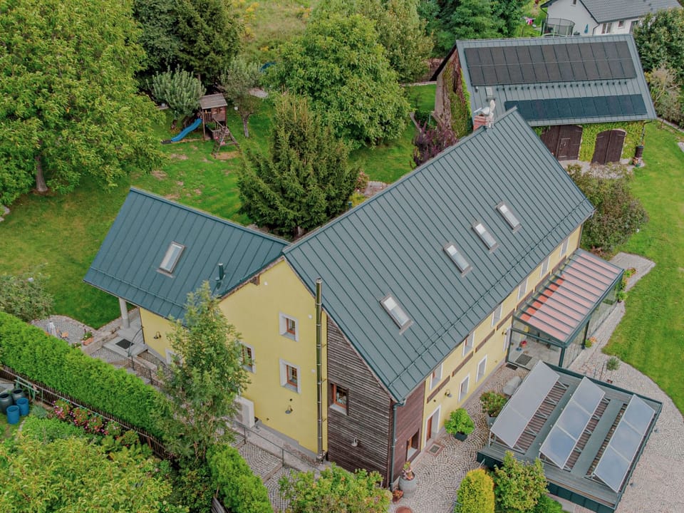 Dom Ogrodnika Apartment in Lower Silesian Voivodeship