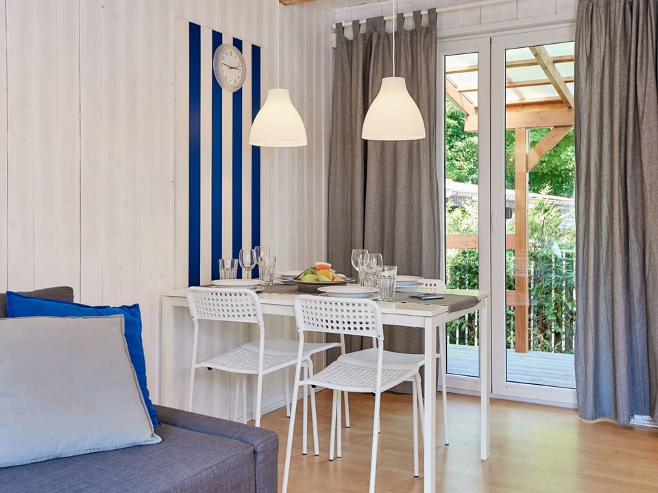 Bootshaus mit beheiztem Pool Vacation rental in West Pomeranian Voivodeship, Poland