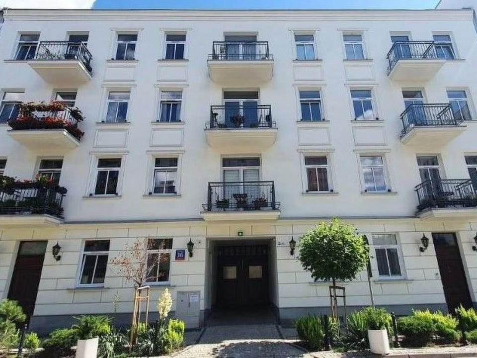 BESSERER PLATZ: Klassisches Warschau Apartment in Warsaw