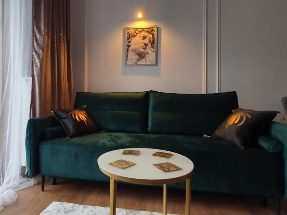 BESSERER PLATZ: Klassisches Warschau Apartment in Warsaw