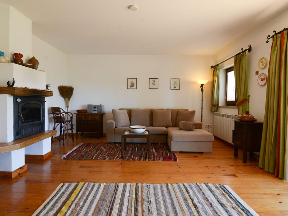 mit Sonnenterrasse und großem Garten Vacation rental in Coimbra District, Portugal
