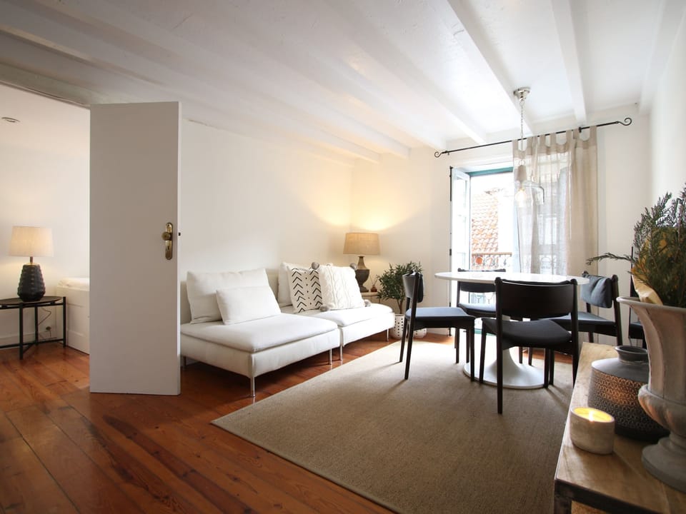 Schicker urbaner Rückzugsort in der Innenstadt, Balkon und Ausblick Apartment in Lisbon