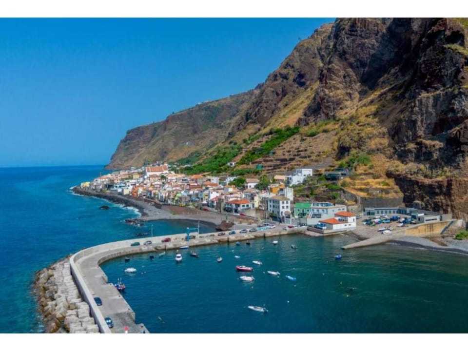 "Telvina House" mit eigenem Garten Vacation rental in Madeira District