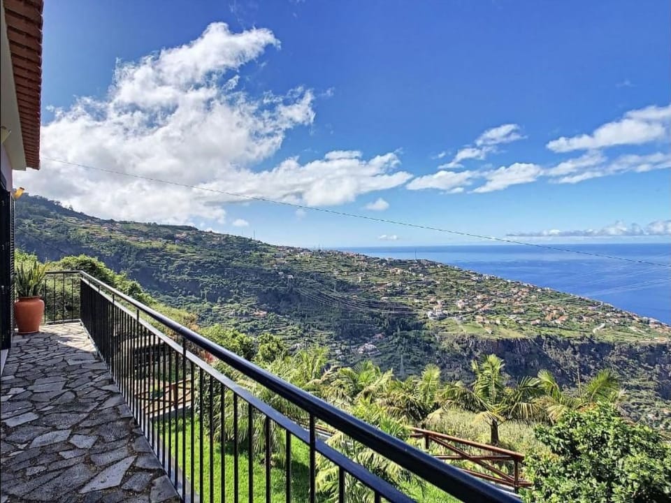 Villa "Casa Laranja" mit Bergblick Vacation rental in Madeira District