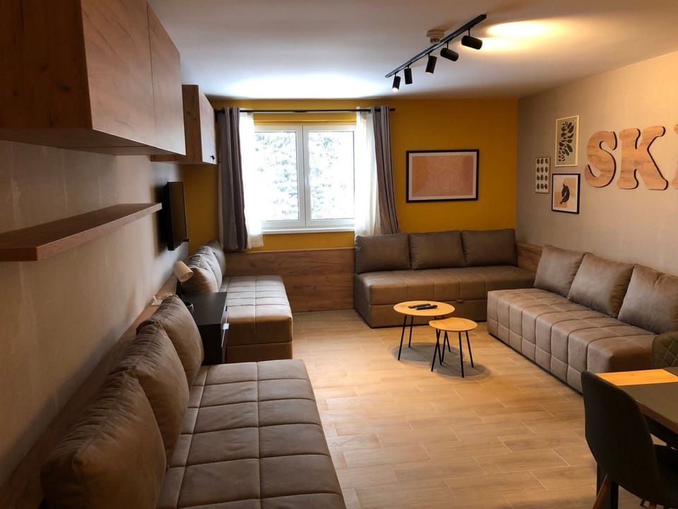 in der Gemeinde Raska mit gemeinschaftlichem Parkplatz und Bergblick Apartment in Serbia