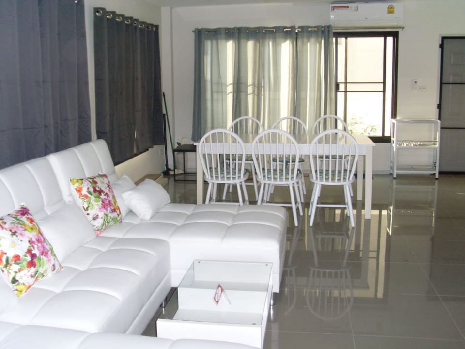 Moderne Ferienvilla zwischen Hügeln und Meer Vacation rental in Hua Hin District
