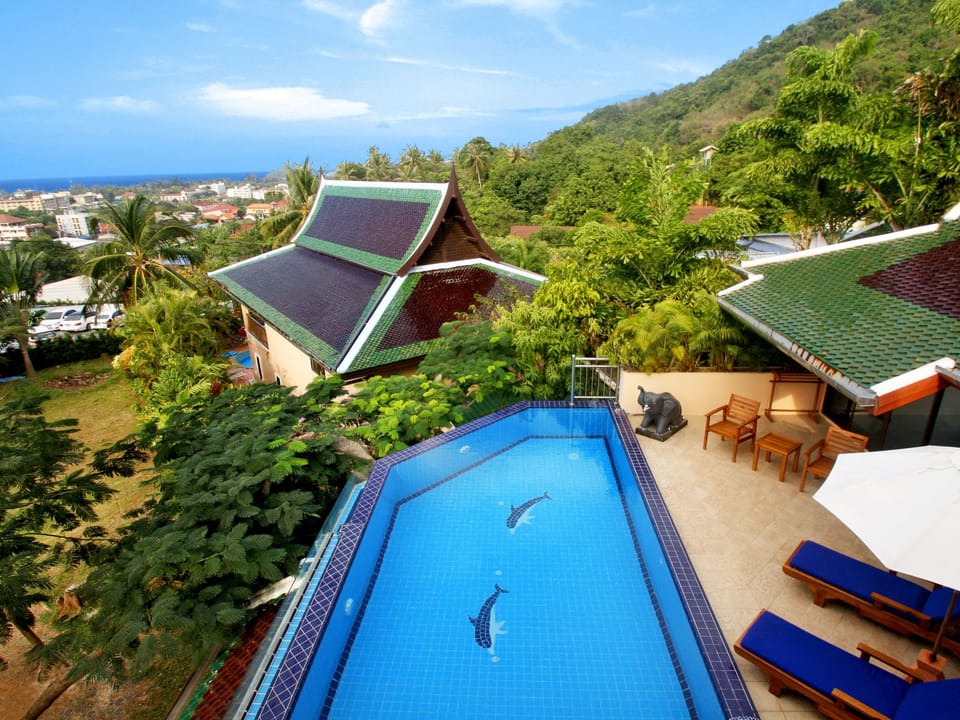 Wunderschöne private Villa mit Infinity Pool Vacation rental in Chalong