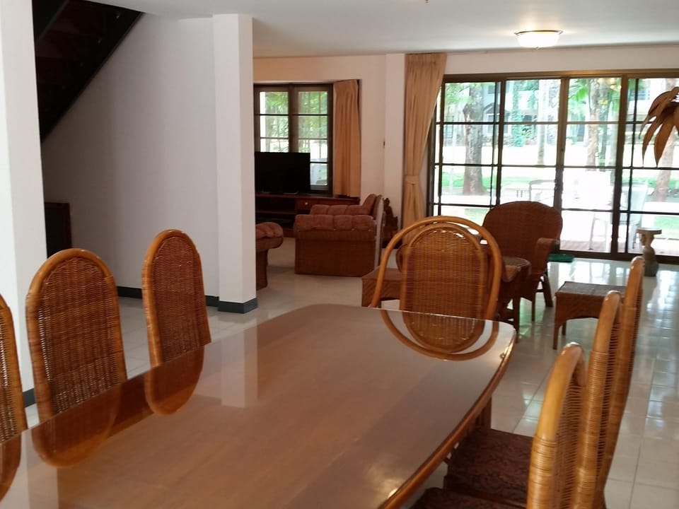 Ferienvilla mit gemeinschaftlichem Pool Vacation rental in Chon Buri Changwat