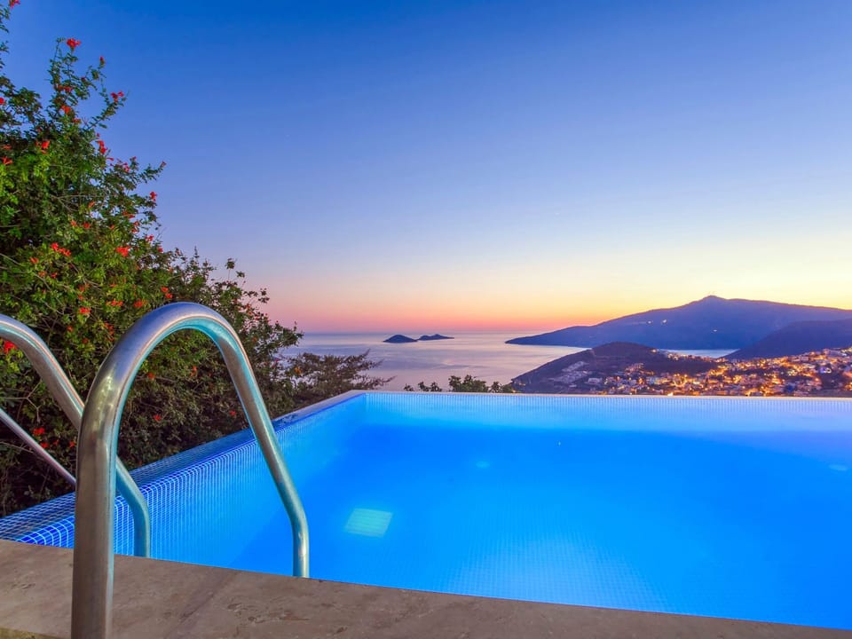 Villa für 10 P mit unglaublichem Ausblick Vacation rental in Kalkan Belediyesi