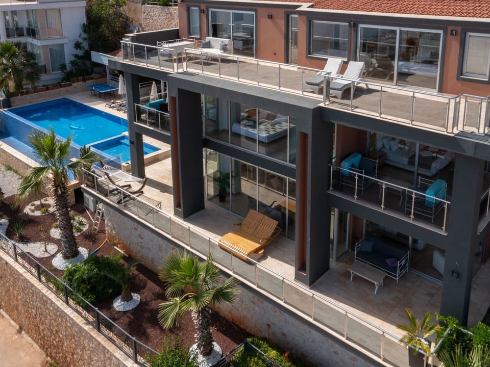 Villa Blueline mit Pool und Meerblick, im Zentrum Vacation rental in Kalkan Belediyesi