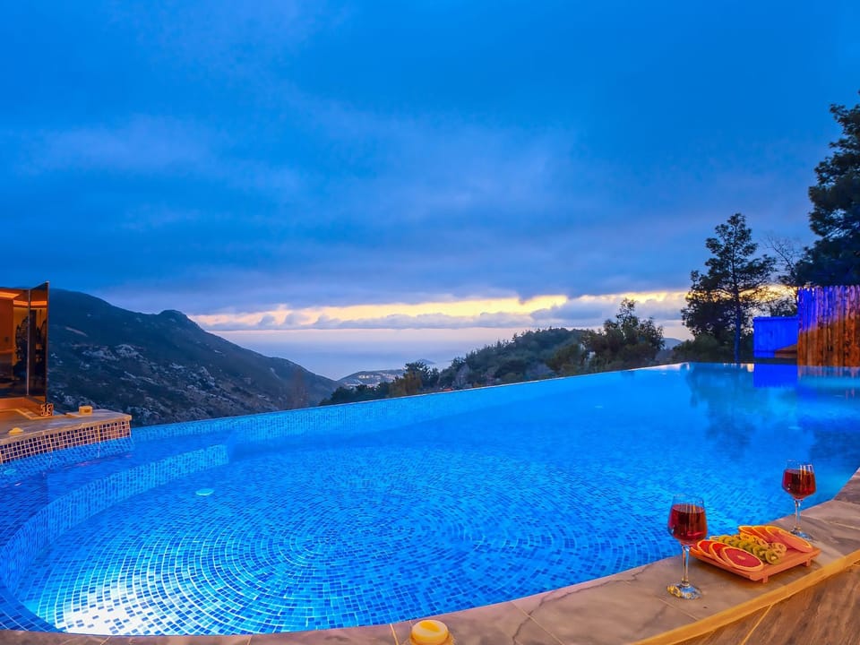 Schöne Villa mit Pool, Blick auf Meer und Tal Vacation rental in Muğla Province