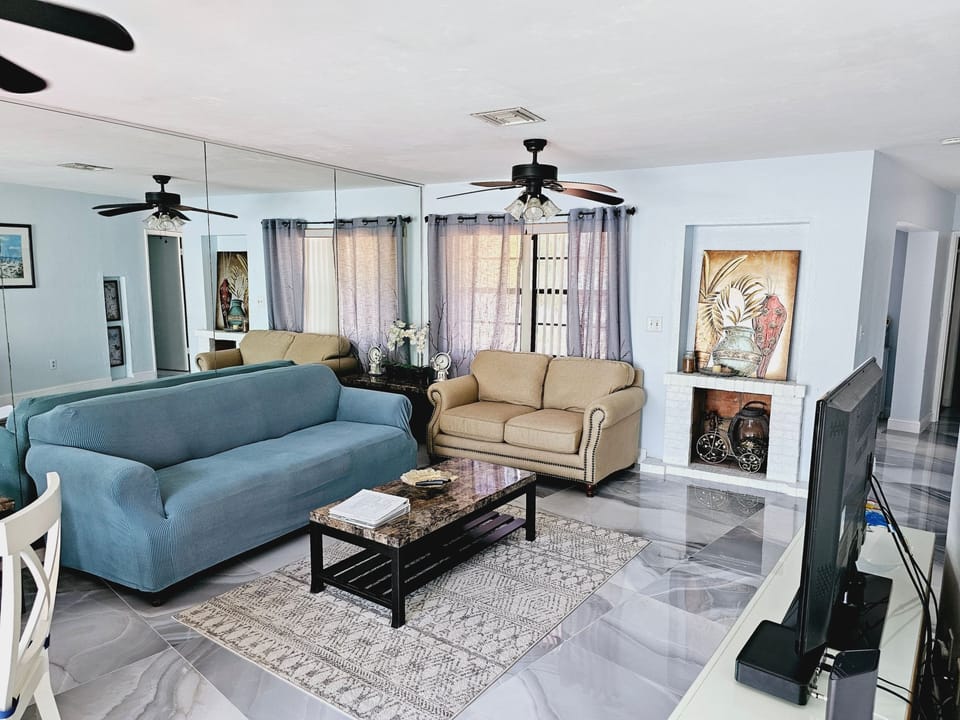 Gemütliches Duplex mit Blick auf das Wasser, in Vacation rental in Lauderdale-by-the-Sea