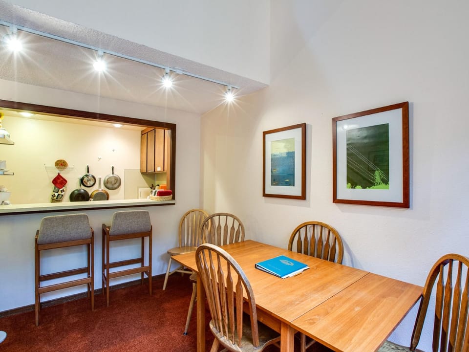 Luxus-Eigentumswohnung mit Kamin und tollen Anne Vacation rental in Glacier