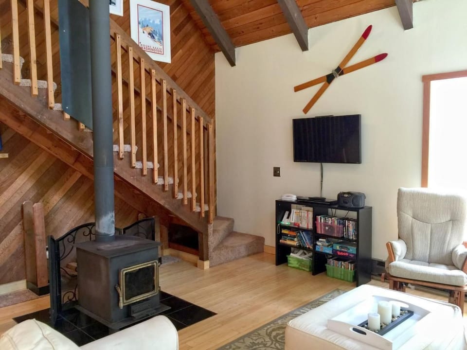 Ruhige Hütte mit Whirlpool und haustierfreundlich, Vacation rental in Glacier