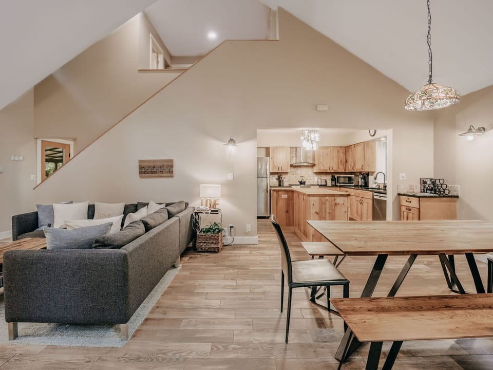 Landhaus mit Whirlpool und moderner Küche Vacation rental in Glacier