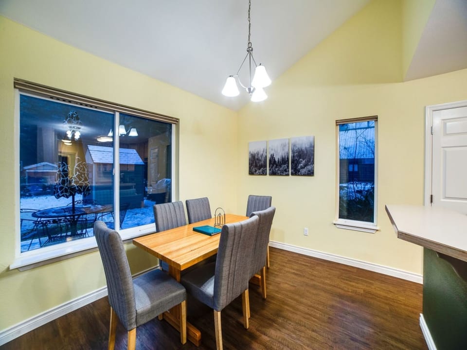 Luxus-Ferienhaus mit Whirlpool, Haustiere OK Vacation rental in Glacier