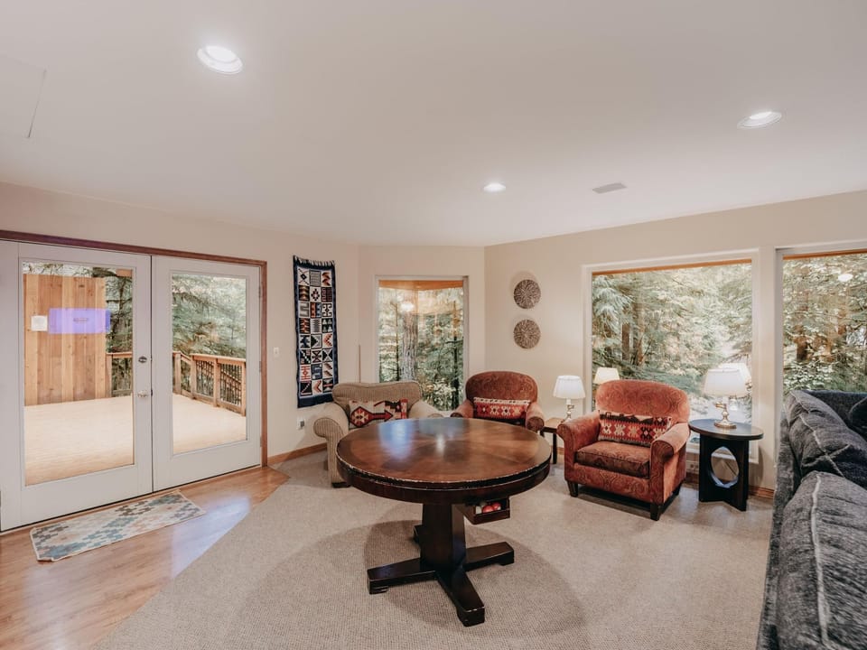 Familientraumkabine mit Whirlpool, Sauna und WI-FI Vacation rental in Glacier