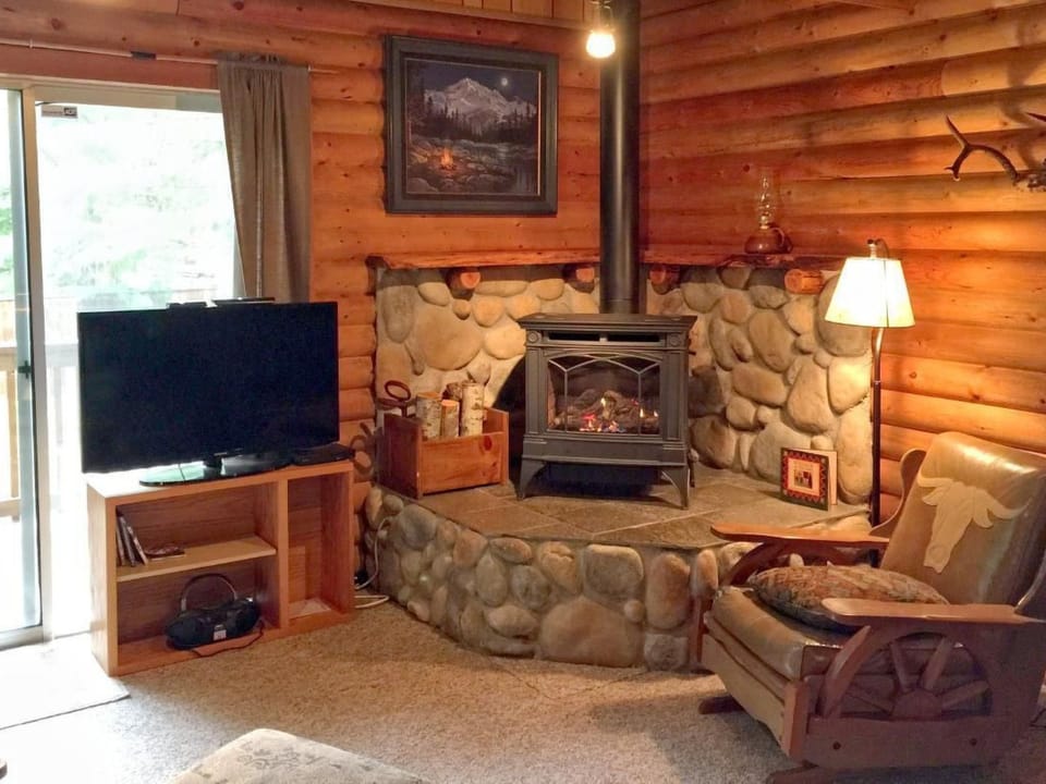 Echte Blockhütte mit Wi-Fi und haustierfreundlich Vacation rental in Glacier