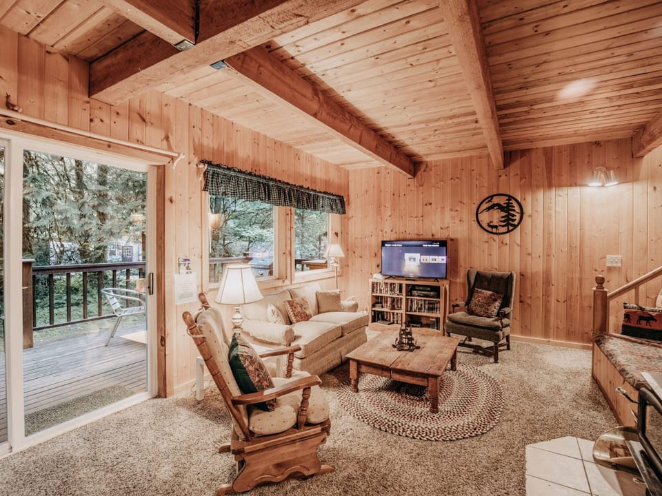 Hübsche Hütte mit Holzofen und haustierfreundlich Vacation rental in Glacier